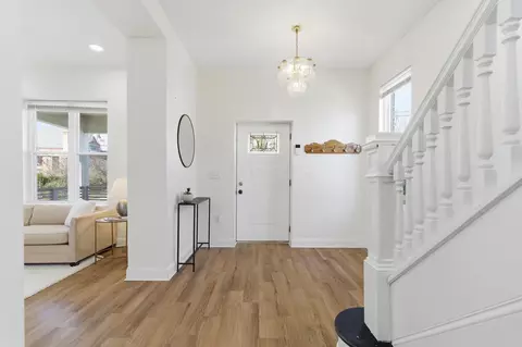 Entry Way - 633 E Starr Ave, Columbus, OH 43201 photo 2 of 5