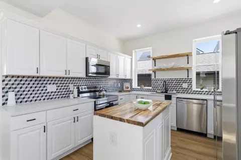 Kitchen - 633 E Starr Ave, Columbus, OH 43201 photo 1 of 5