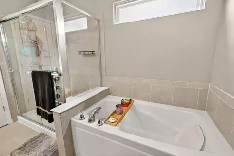 Bath - 2317 Pine Crest Dr, Lancaster, OH 43130 photo 2 of 5
