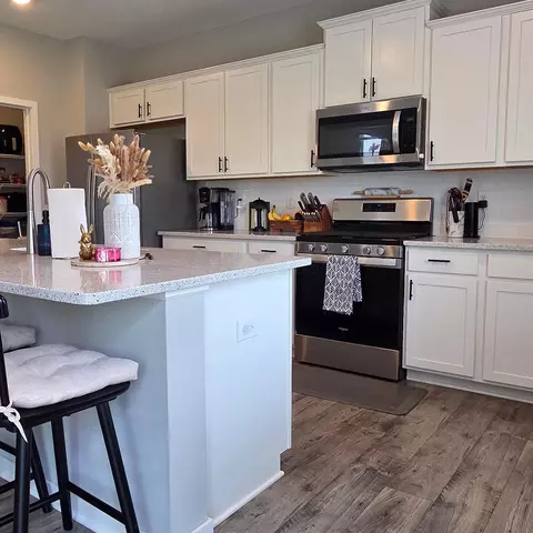 Kitchen - 238 Carrowmoore Dr, Pickerington, OH 43147 photo 3 of 3