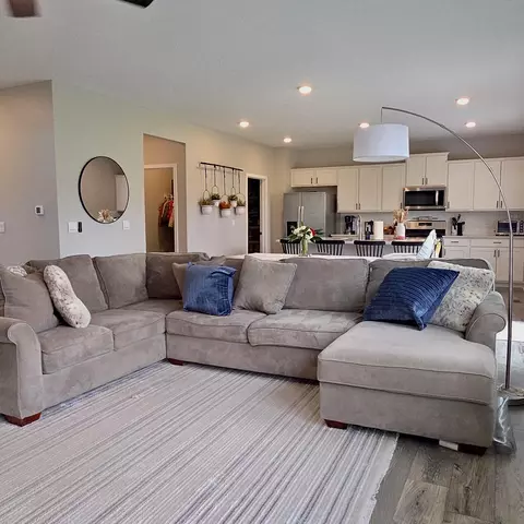 Living - 238 Carrowmoore Dr, Pickerington, OH 43147 photo 4 of 4