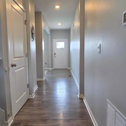 Entry Way - 238 Carrowmoore Dr, Pickerington, OH 43147 photo 2 of 2