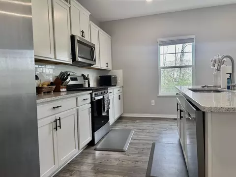 Kitchen - 238 Carrowmoore Dr, Pickerington, OH 43147 photo 2 of 3