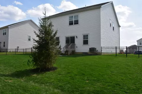 Exterior - 238 Carrowmoore Dr, Pickerington, OH 43147 photo 4 of 5