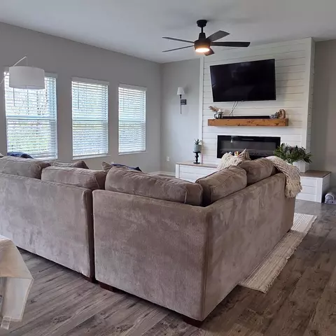 Living - 238 Carrowmoore Dr, Pickerington, OH 43147 photo 3 of 4