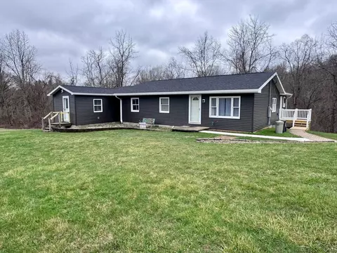 1841 N Vinegar Hill Rd NE, Mcconnelsville, OH 43756