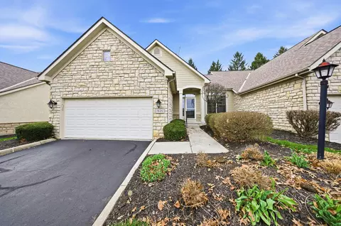 7825 Linksview Cir, Westerville, OH 43082