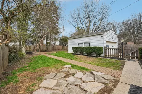 Exterior - 116 E Dunedin Rd, Columbus, OH 43214 photo 4 of 5