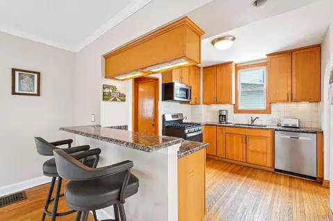 Kitchen - 116 E Dunedin Rd, Columbus, OH 43214 photo 1 of 2