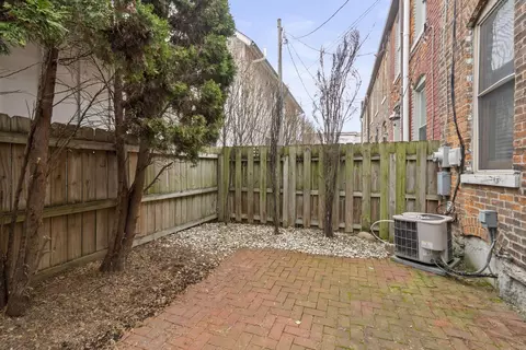Exterior - 252 E 2nd Ave, Columbus, OH 43201 photo 4 of 5