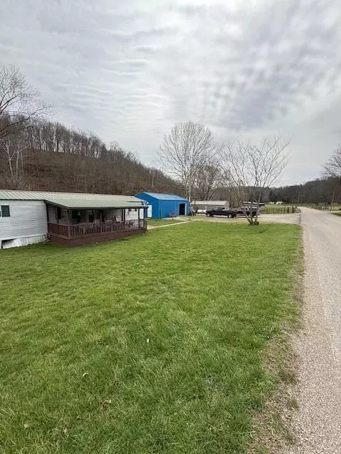 16714 Mush Run Rd, Athens, OH 45701