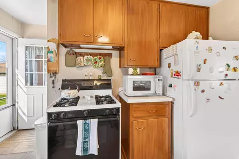 Kitchen - 255 Lewis Rd, Circleville, OH 43113 photo 5 of 5
