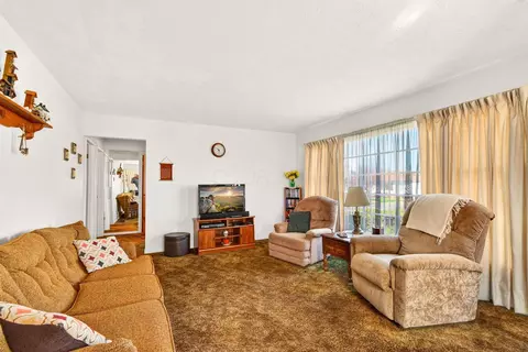 Living - 255 Lewis Rd, Circleville, OH 43113 photo 3 of 4