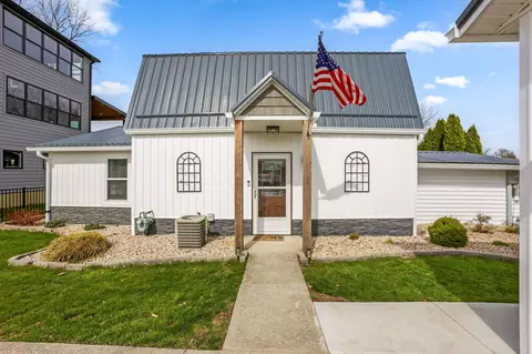 10256 Canoe Ln, Thornville, OH 43076