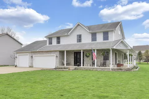 18 Zellers Ln SW, Pataskala, OH 43062