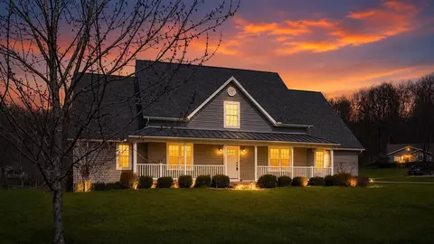2435 Freedom Ln, Zanesville, OH 43701