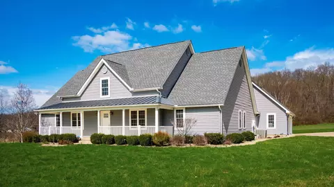 2435 Freedom Ln, Zanesville, OH 43701