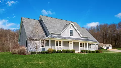 2435 Freedom Ln, Zanesville, OH 43701
