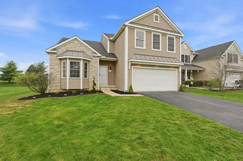 8943 Emerald Hill Dr, Lewis Center, OH 43035