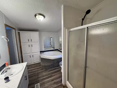 Bath - 18670 Griffith Rd, Logan, OH 43138 photo 2 of 3