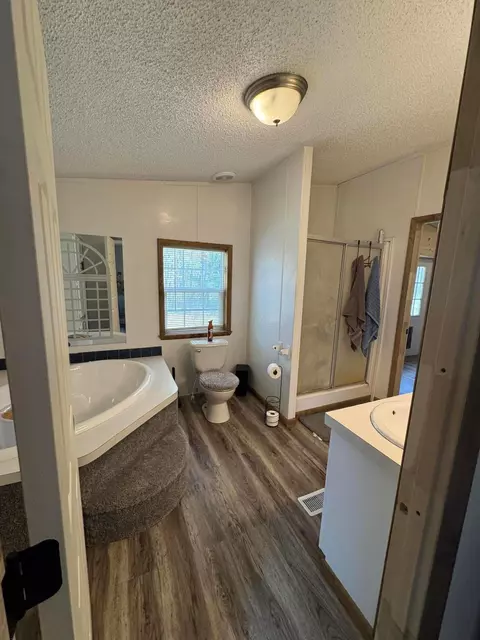 Bath - 18670 Griffith Rd, Logan, OH 43138 photo 1 of 3