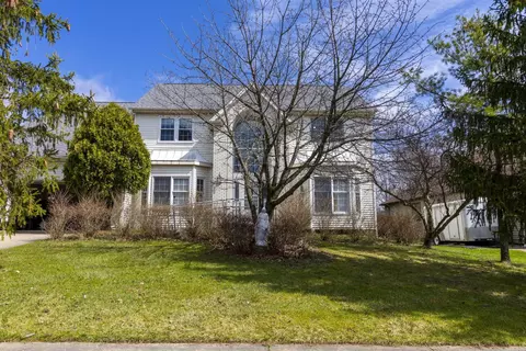 7571 Pleasant Run Dr, Seven Hills, OH 44131