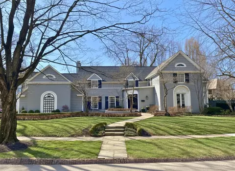 275 Ashbourne Pl, Bexley, OH 43209