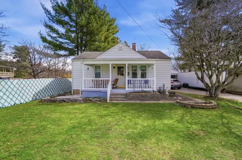 1042 Stewart St, Newark, OH 43055