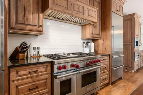 Kitchen - 193 Stanbery Ave, Bexley, OH 43209 photo 4 of 13