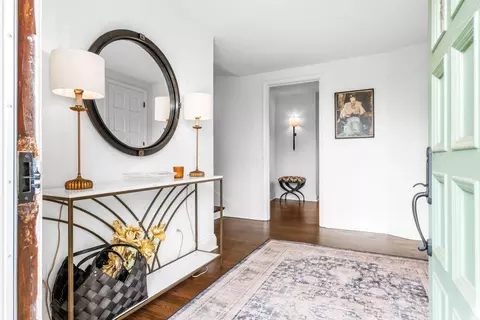 Entry Way - 193 Stanbery Ave, Bexley, OH 43209 photo 1 of 12