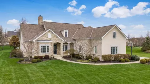 2444 Woodland Glen Dr, Powell, OH 43065