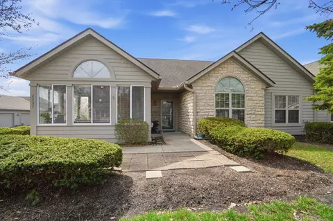2237 Ravine Woods Dr, Grove City, OH 43123