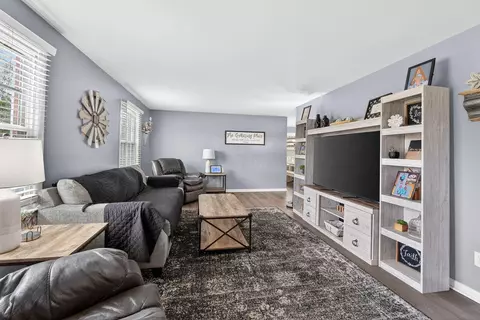 Living - 507 Susan Cir, Marion, OH 43302 photo 1 of 6