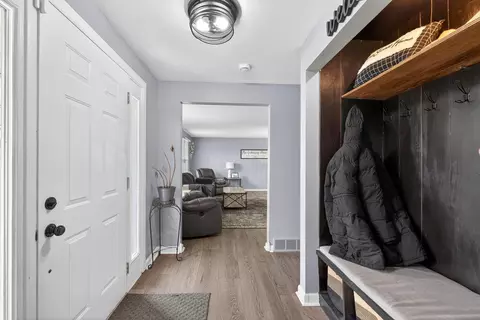 Entry Way - 507 Susan Cir, Marion, OH 43302 photo 2 of 3