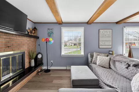 Living - 507 Susan Cir, Marion, OH 43302 photo 4 of 6