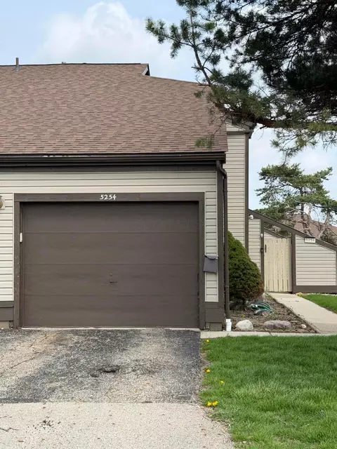 5254 Westbury Dr #14D, Columbus, OH 43228