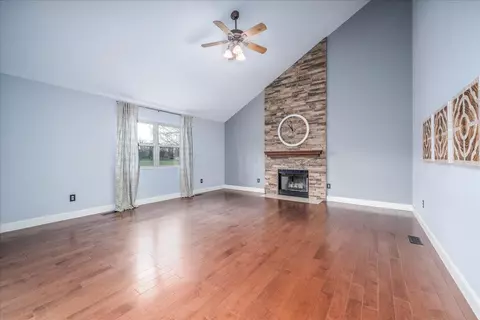 Living - 549 Chatham Ct, Circleville, OH 43113 photo 1 of 7
