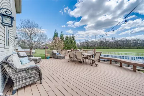 Exterior - 549 Chatham Ct, Circleville, OH 43113 photo 11 of 20