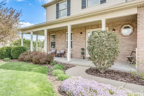 Exterior - 549 Chatham Ct, Circleville, OH 43113 photo 6 of 20