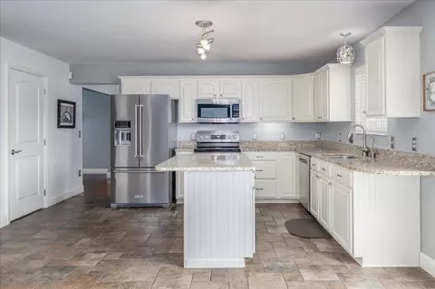 Kitchen - 549 Chatham Ct, Circleville, OH 43113 photo 6 of 6