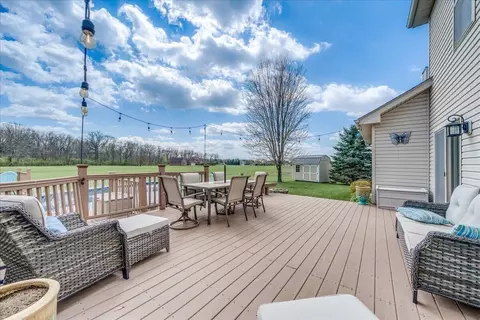 Exterior - 549 Chatham Ct, Circleville, OH 43113 photo 12 of 20