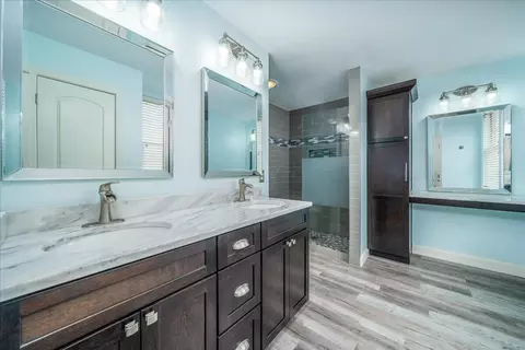 Bath - 549 Chatham Ct, Circleville, OH 43113 photo 2 of 6