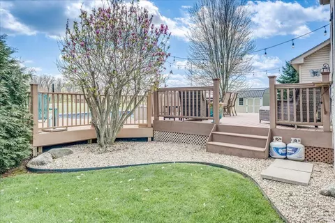 Exterior - 549 Chatham Ct, Circleville, OH 43113 photo 15 of 20