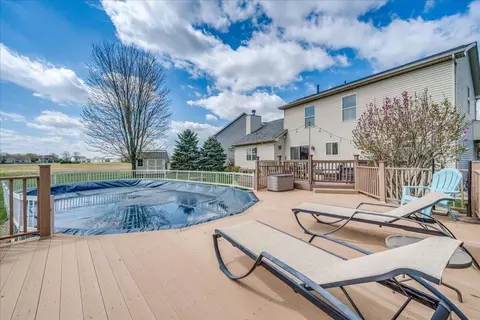 Exterior - 549 Chatham Ct, Circleville, OH 43113 photo 14 of 20