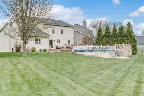 Exterior - 549 Chatham Ct, Circleville, OH 43113 photo 9 of 20