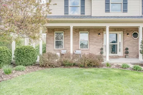 Exterior - 549 Chatham Ct, Circleville, OH 43113 photo 5 of 20