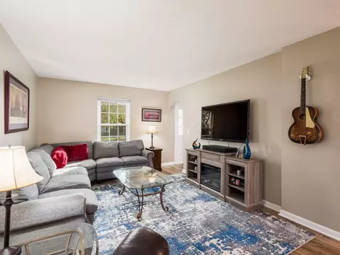 Living - 40 Tabilore Loop, Delaware, OH 43015 photo 2 of 7