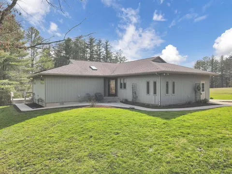 11135 Salem Rd, Athens, OH 45701