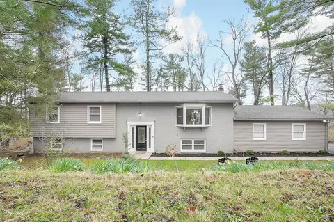 291 Pinetree Dr, Granville, OH 43023