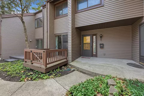 694 Tall Oaks Dr, Newark, OH 43055